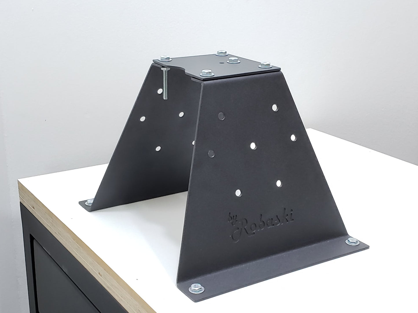 Strong Mount Lee Cast Press - Steel O By Robaski